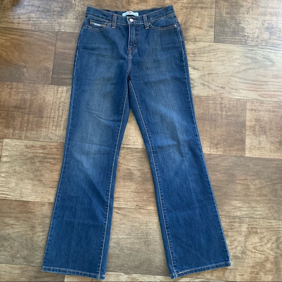 Like new Levi’s 512 slimming boot cut - Picture 2 of 8